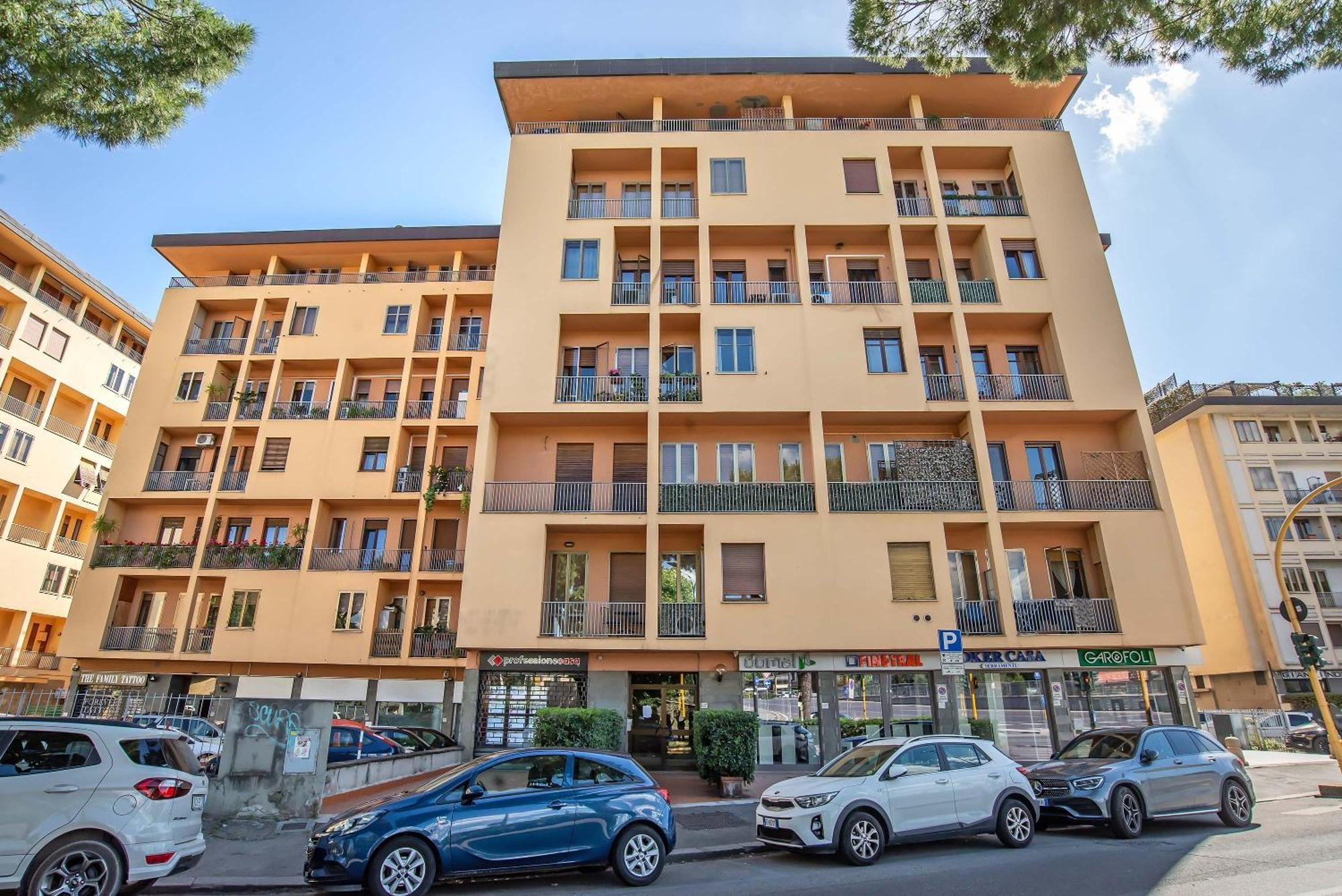 Lusa Suite With Free Private Parking Флоренция Экстерьер фото