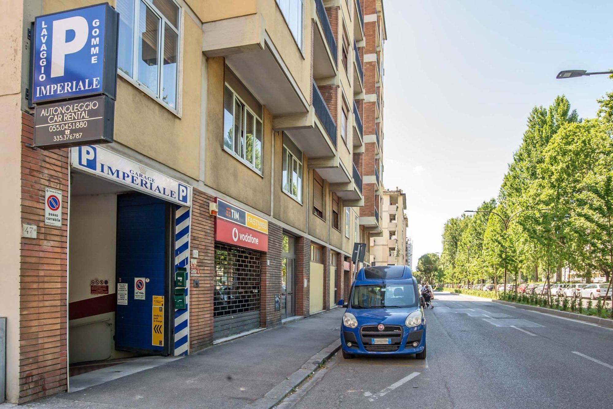 Lusa Suite With Free Private Parking Флоренция Экстерьер фото